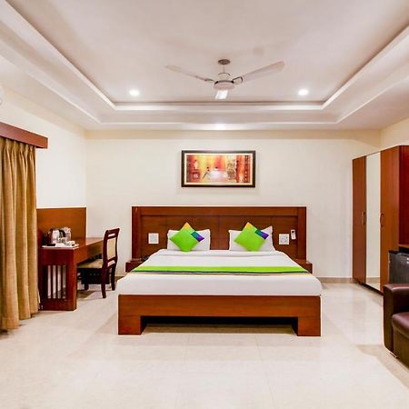 Treebo Trend Hotel Jp Plaza Nampally Hyderabad Exterior foto
