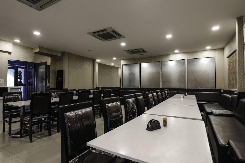 Treebo Trend Hotel Jp Plaza Nampally Hyderabad Exterior foto