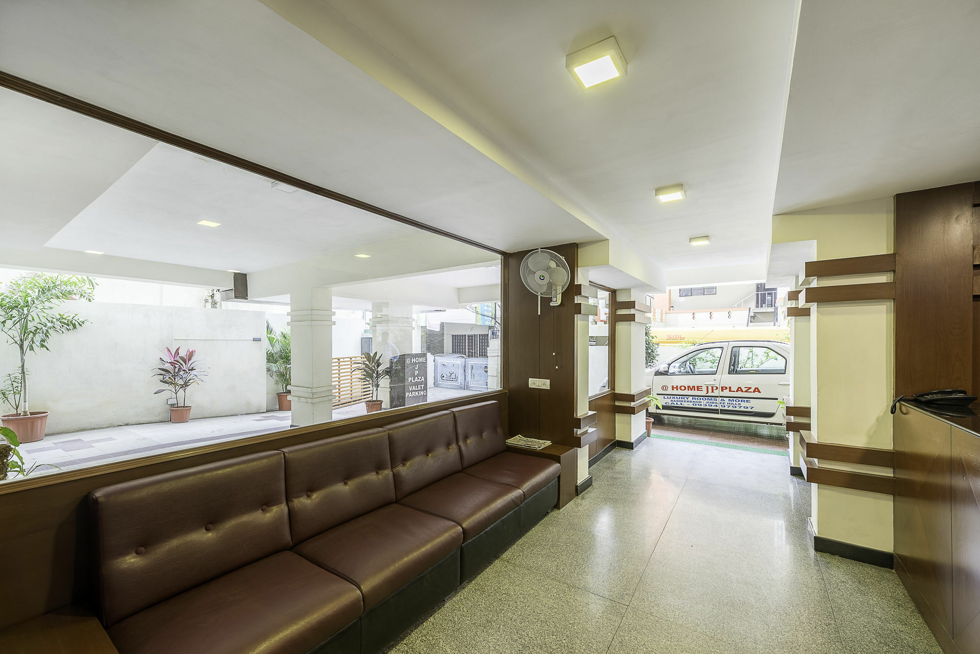Treebo Trend Hotel Jp Plaza Nampally Hyderabad Exterior foto