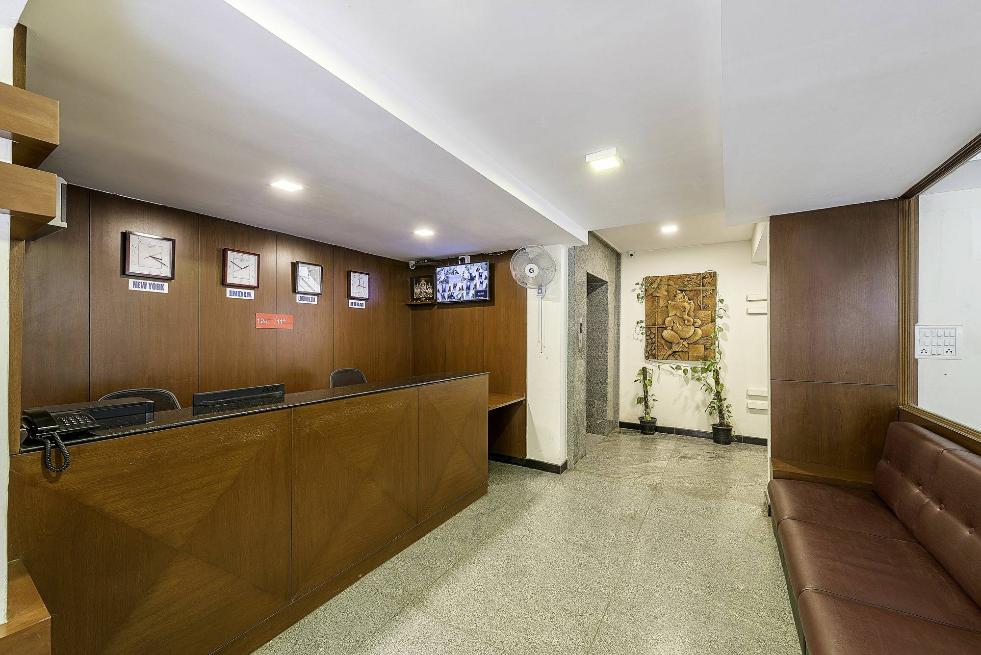 Treebo Trend Hotel Jp Plaza Nampally Hyderabad Exterior foto