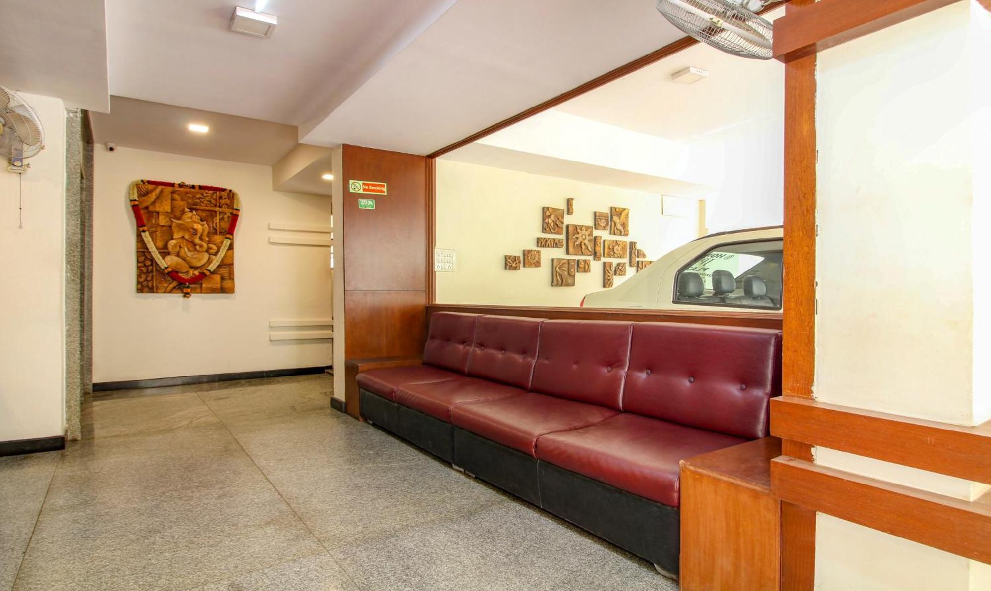 Treebo Trend Hotel Jp Plaza Nampally Hyderabad Exterior foto