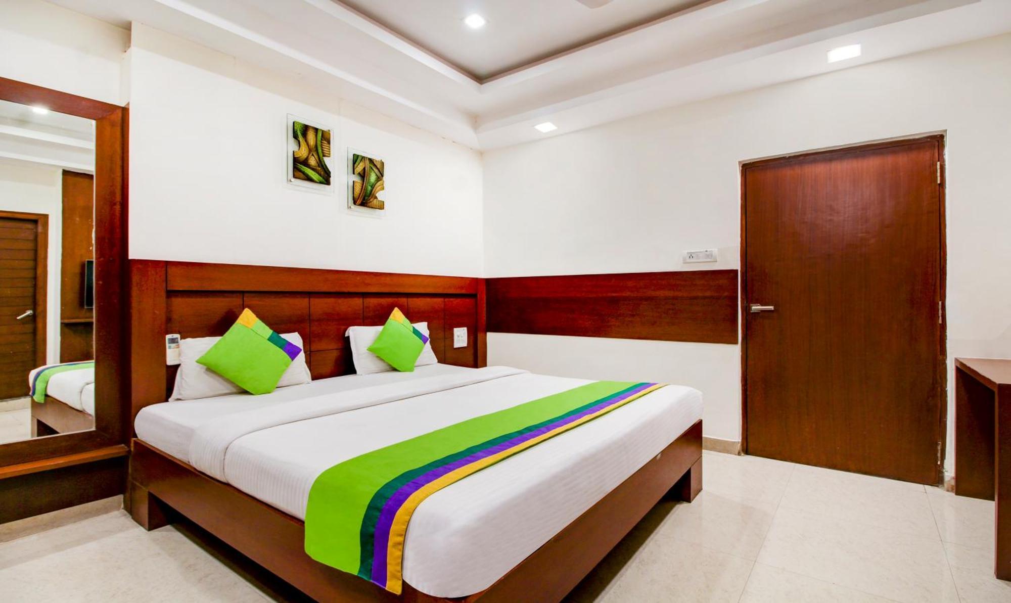 Treebo Trend Hotel Jp Plaza Nampally Hyderabad Exterior foto