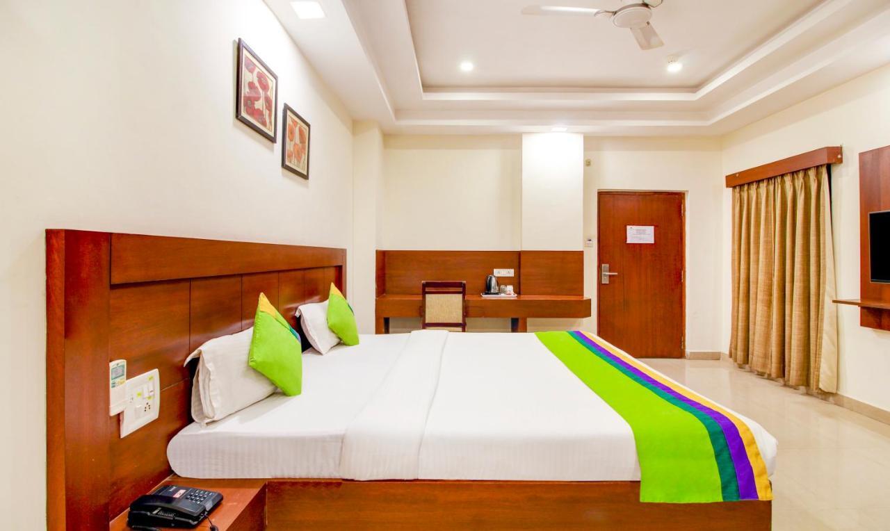 Treebo Trend Hotel Jp Plaza Nampally Hyderabad Exterior foto