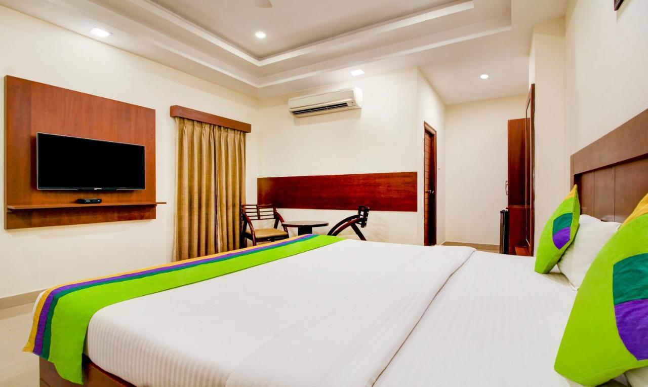Treebo Trend Hotel Jp Plaza Nampally Hyderabad Exterior foto