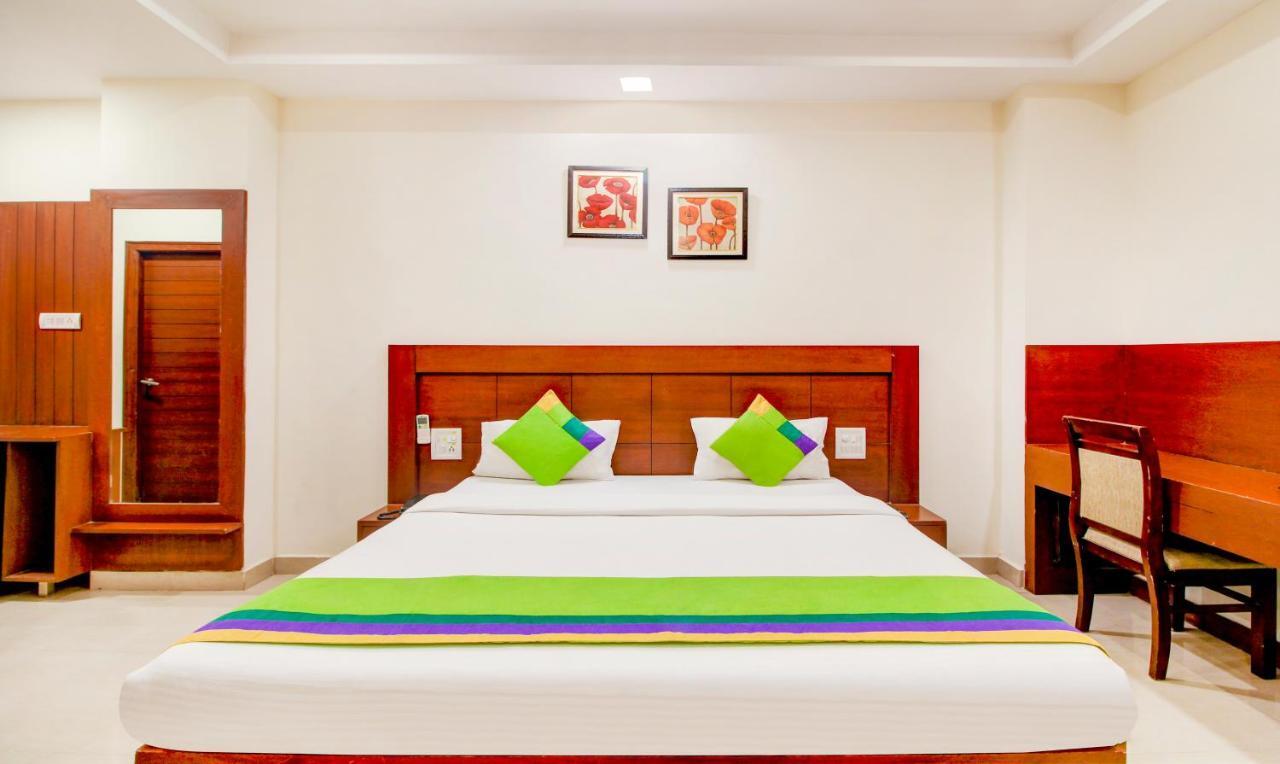Treebo Trend Hotel Jp Plaza Nampally Hyderabad Exterior foto